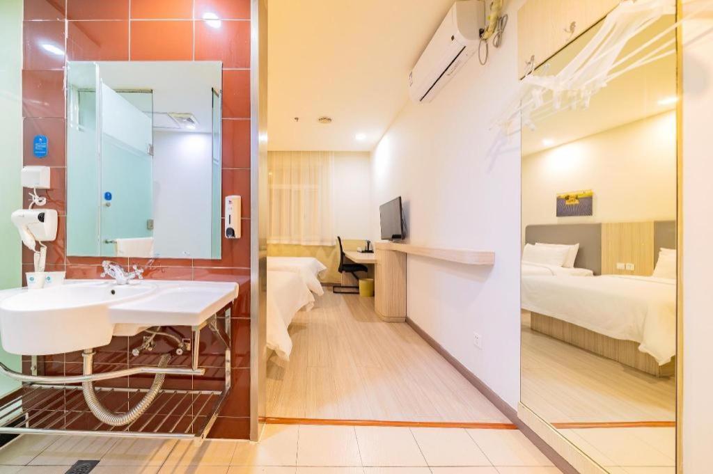 Hanting Hotel Shanghai Hongqiao Airport Bagian luar foto
